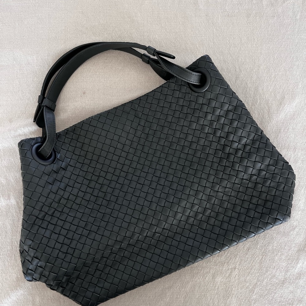Bottega Veneta Garuda Medium Inrecciato Tote handbag Grey Beige Lamb Leath